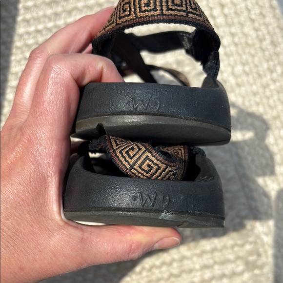 Chaco Black Sandals with Brown Geometric Straps 9 - Picture 4 of 6